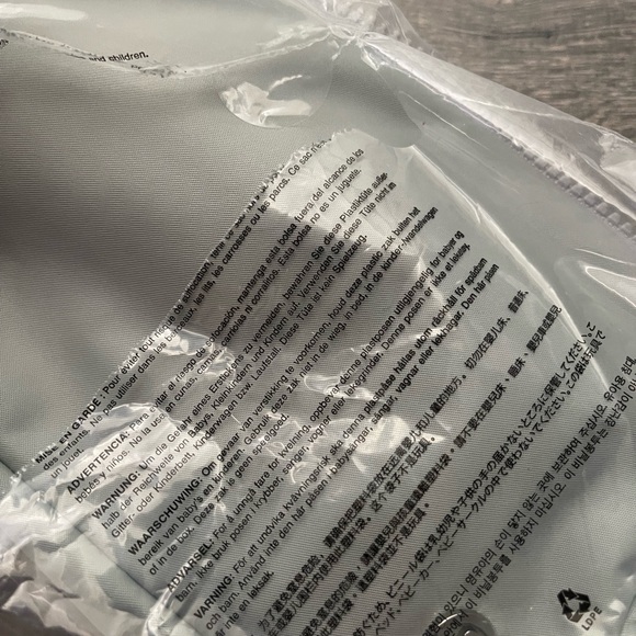 Lululemon Everywhere Belt Bag SILD - Picture 6 of 7